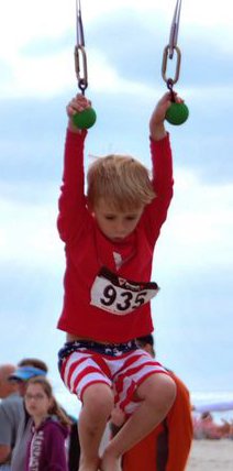 Atomik Climbing 2.5 Inch Hanging Ninja Balls Set of 2 in Red