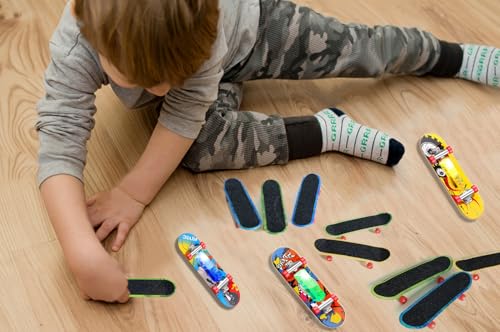 Mini Finger Skateboards for Kids Set of 25, Light up Mini Finger Toys LED Fingerboard Hand Skateboard for Creative Fingertips Movement Sports Finger Skater Valentines Day Gifts Party Favor